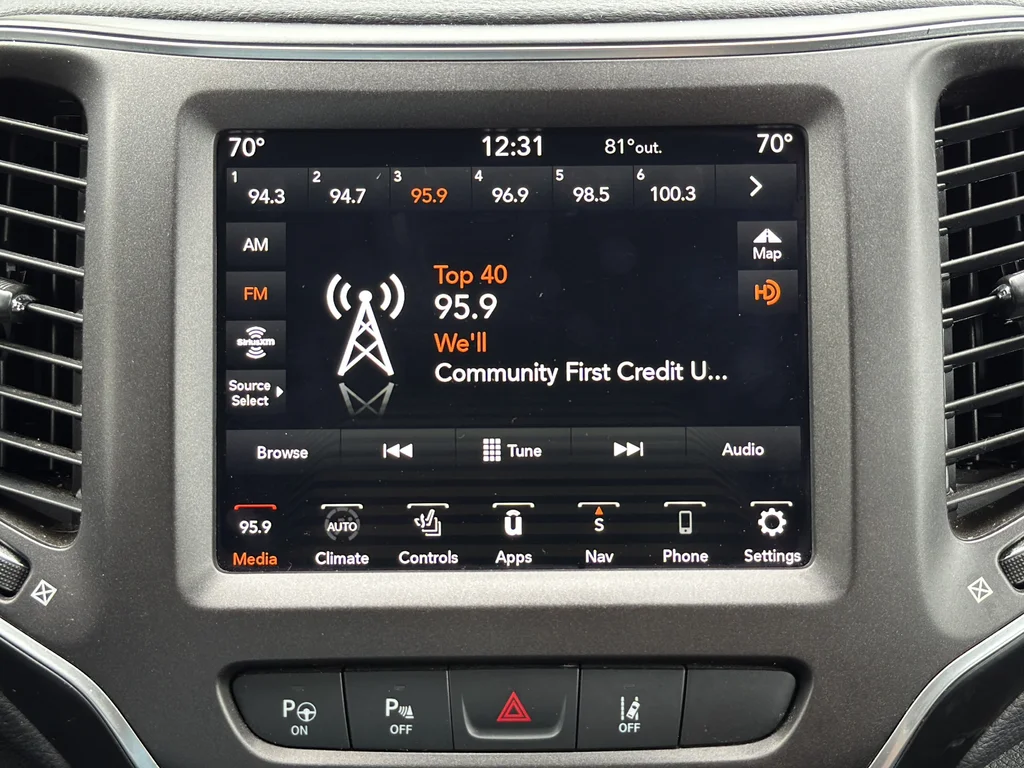 Used 2021 White Jeep Trailhawk image 12