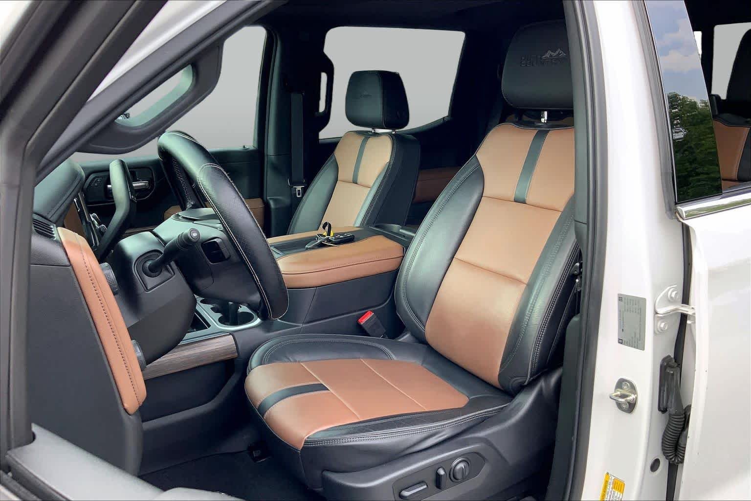 Used 2019 Iridescent Pearl Tricoat Chevrolet High Country image 7