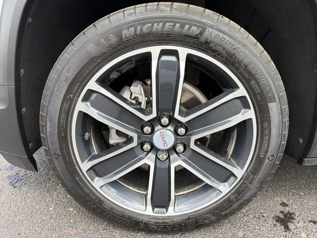 Used 2023 White Frost Tricoat GMC SLT image 11
