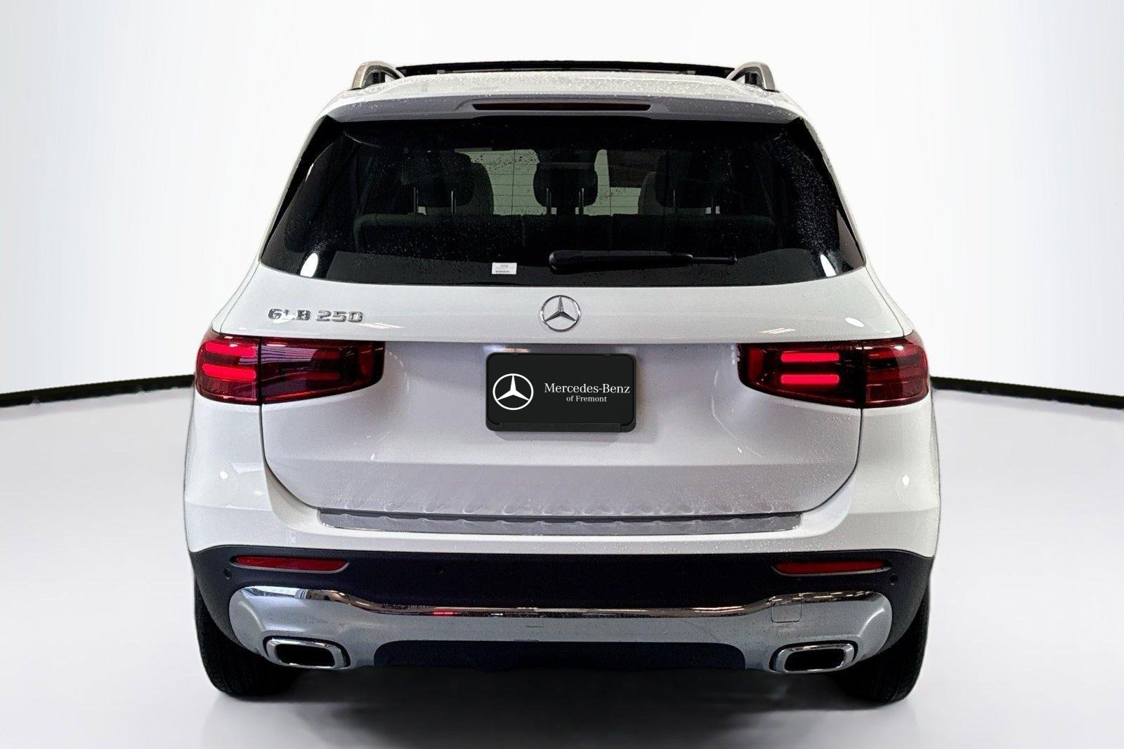 New 2026 Polar White Mercedes-Benz GLB 250 image 6