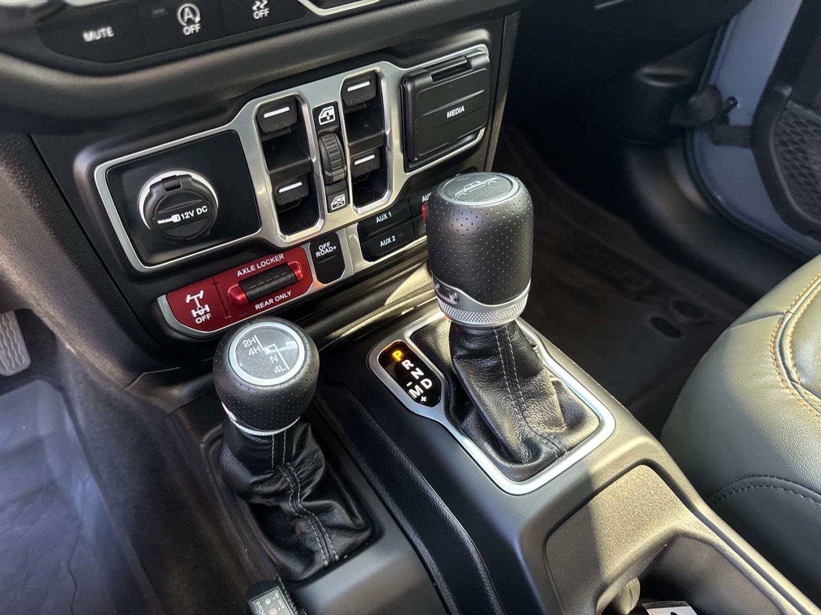 Used 2025 Anvil Clearcoat Jeep Mojave image 26