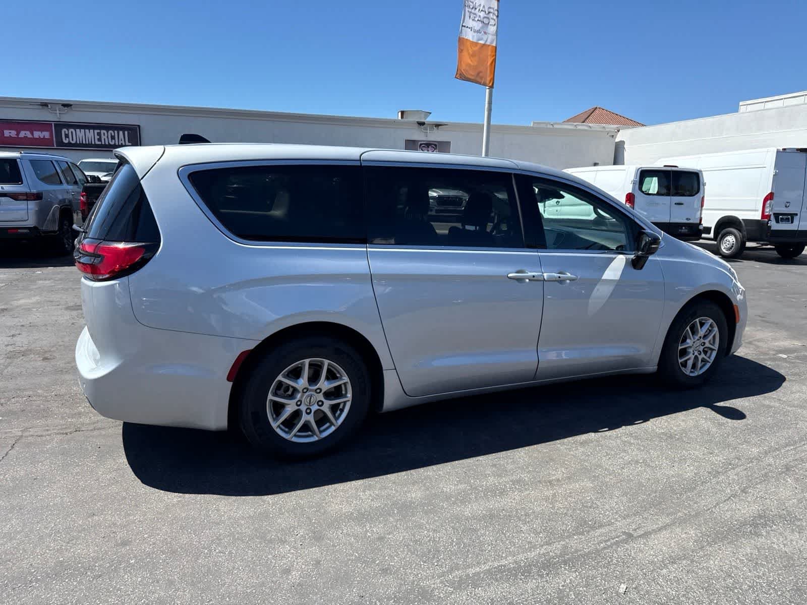 Used 2024 Silver Mist Clearcoat Chrysler Touring L image 12