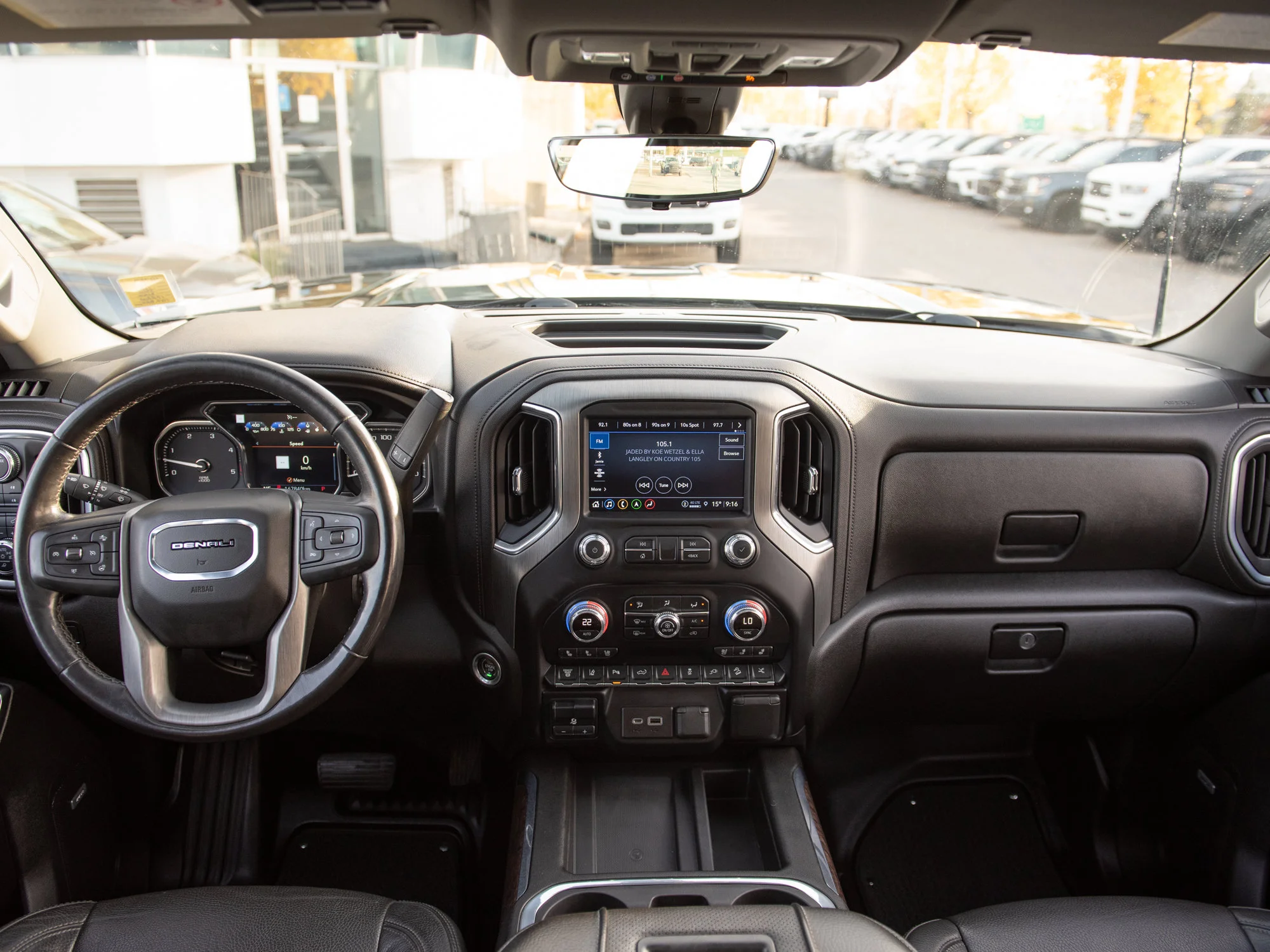 Used 2022 Black GMC Denali* Crew Cab 4x4, 3M PPF, Heated/Ventilated Seats & Wheel, Sunroof, Tonneau Cover image 4
