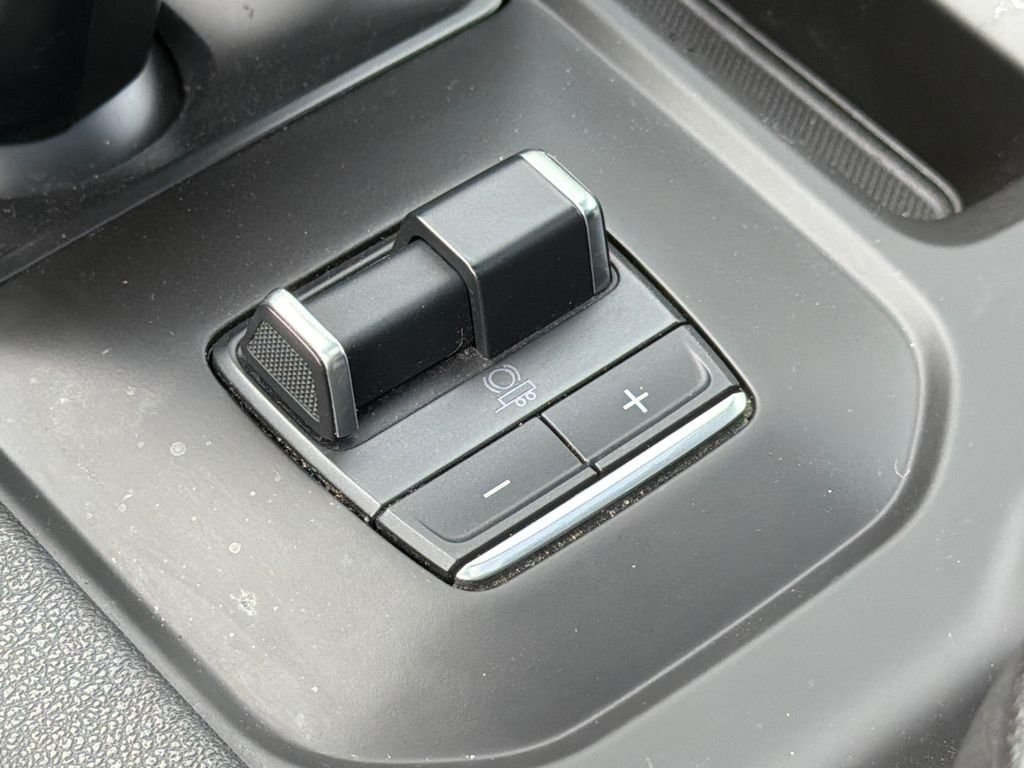 Used 2023 Silver GMC AT4 image 33