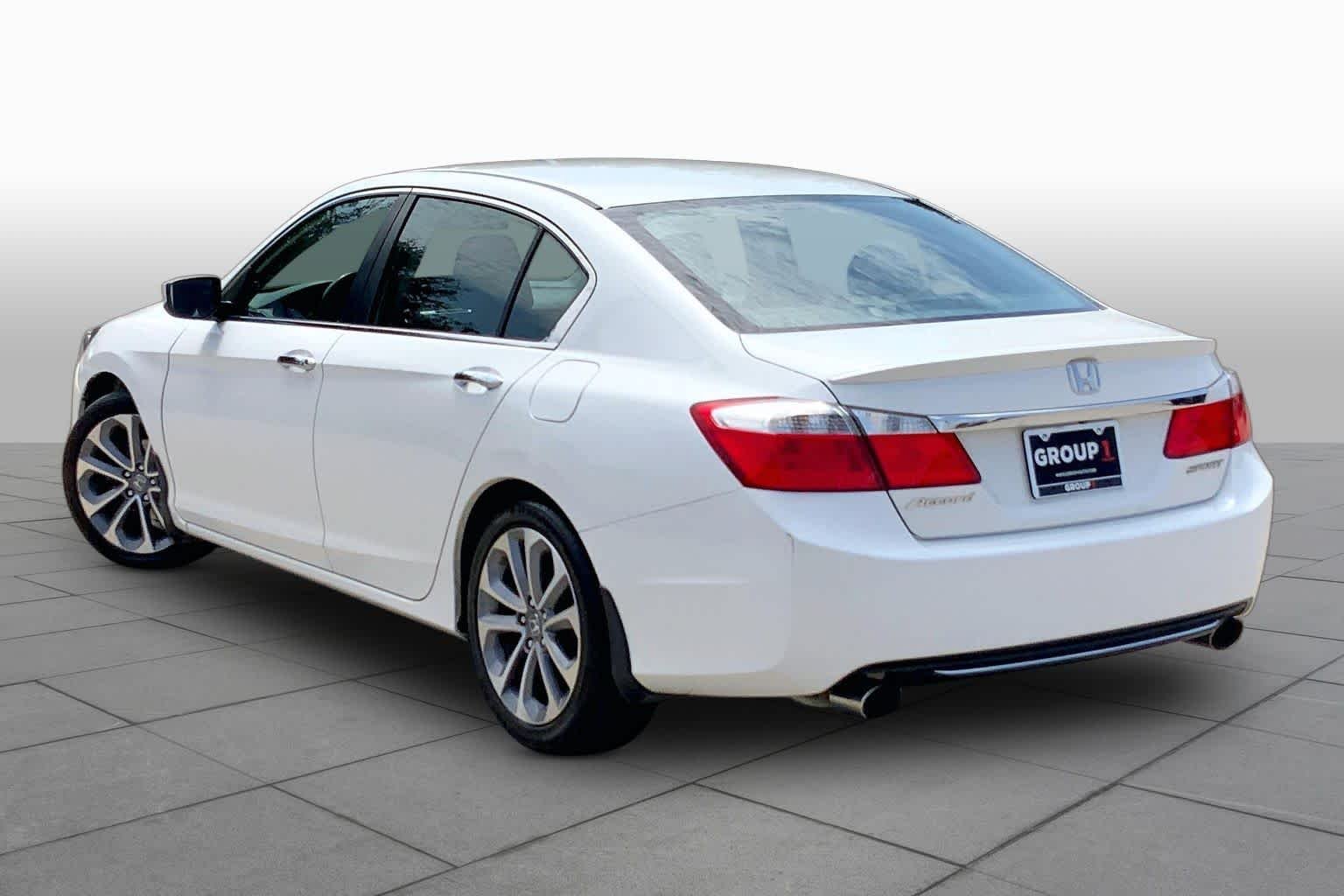 Used 2015 WHITE ORCHID PEARL Honda Sport image 11