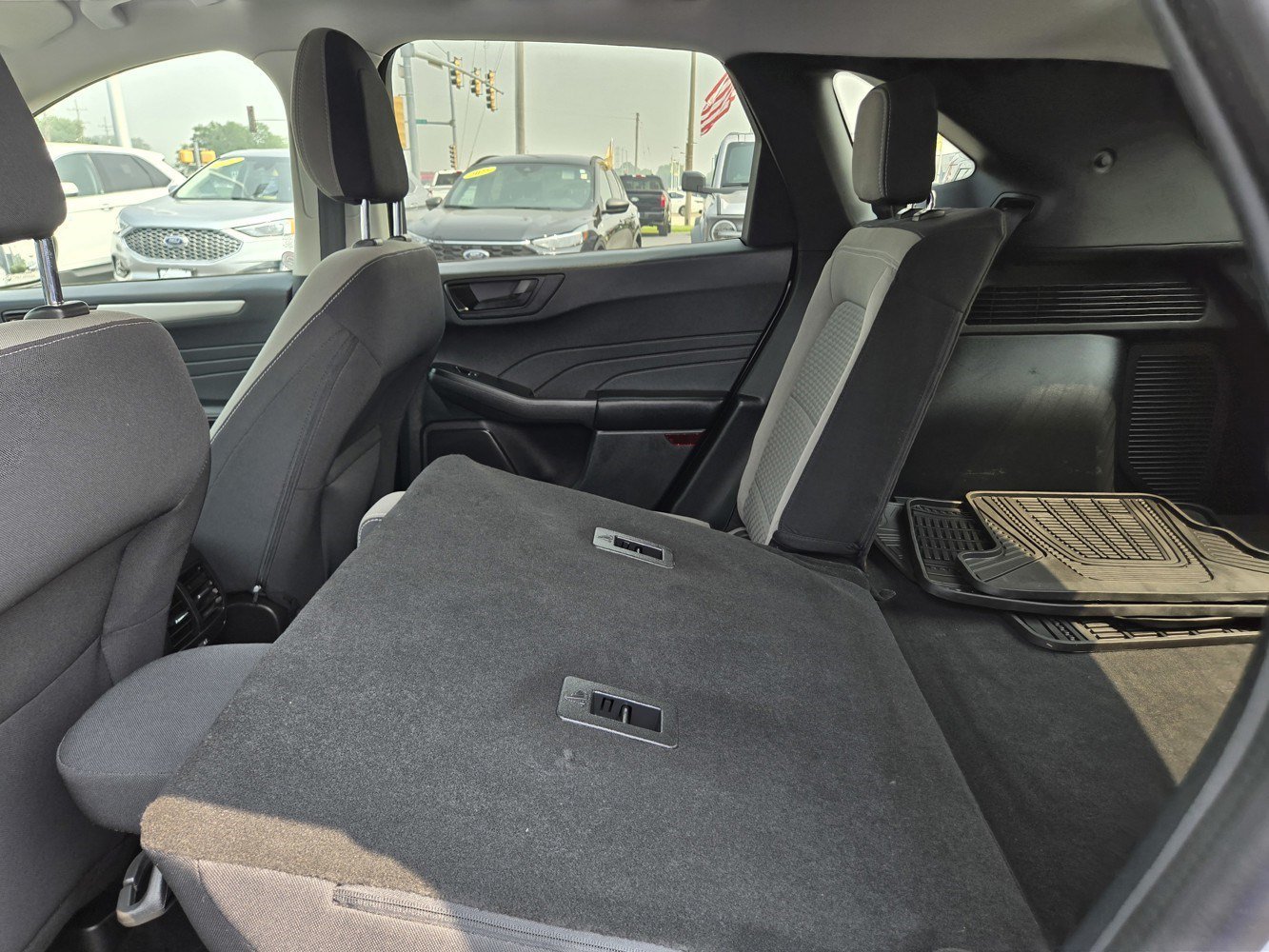 Used 2022  Ford SE image 31