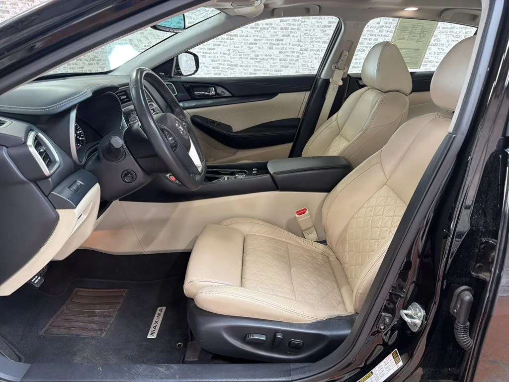 Used 2022 Black Nissan Platinum image 24