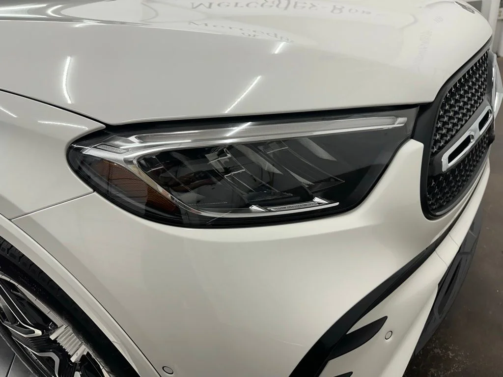 New 2027 White Mercedes-Benz GLC 300 image 10