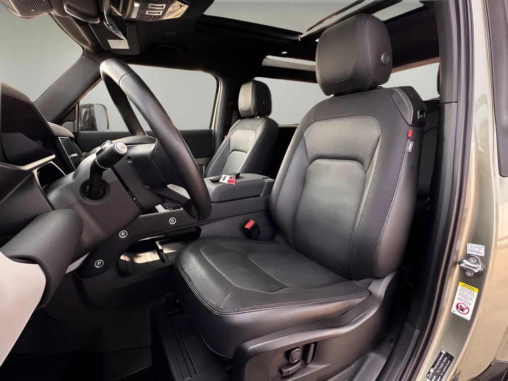 2023 Land Rover Defender X-Dynamic SE - Photo 6