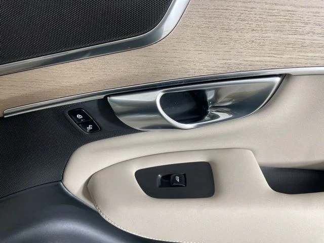 2025 Volvo XC90 Core - Photo 14