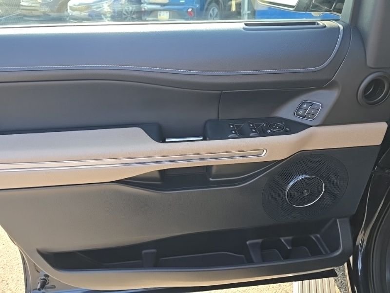 Used 2022 Blue Ford Limited image 22
