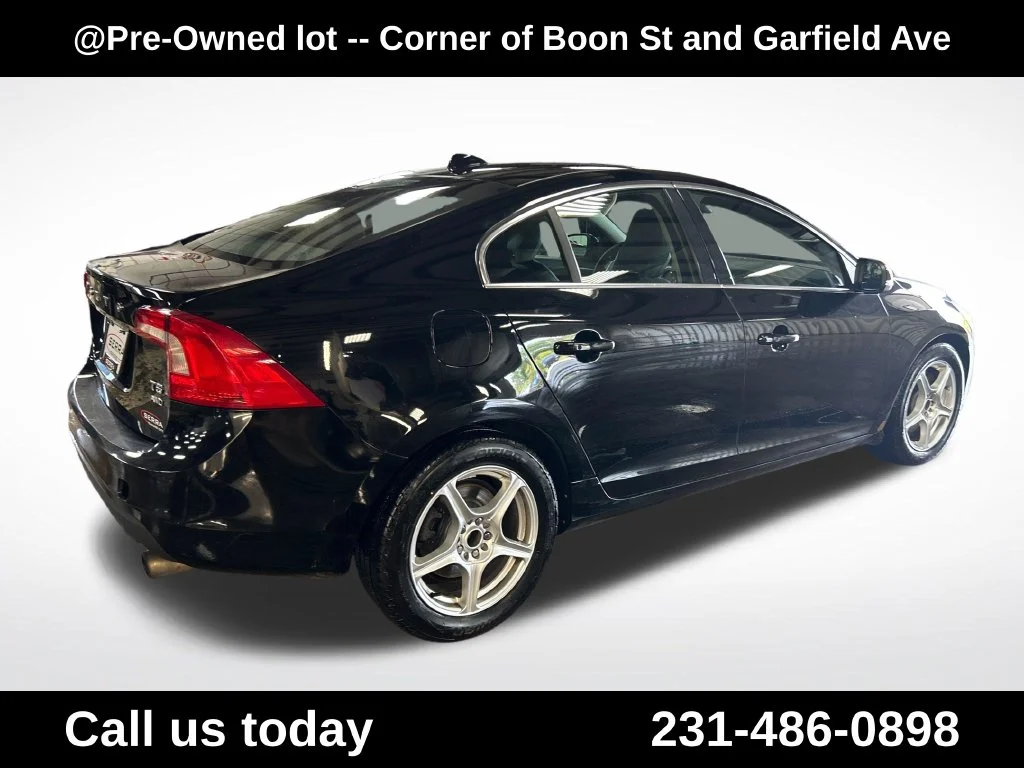 Used 2013  Volvo T5 image 5