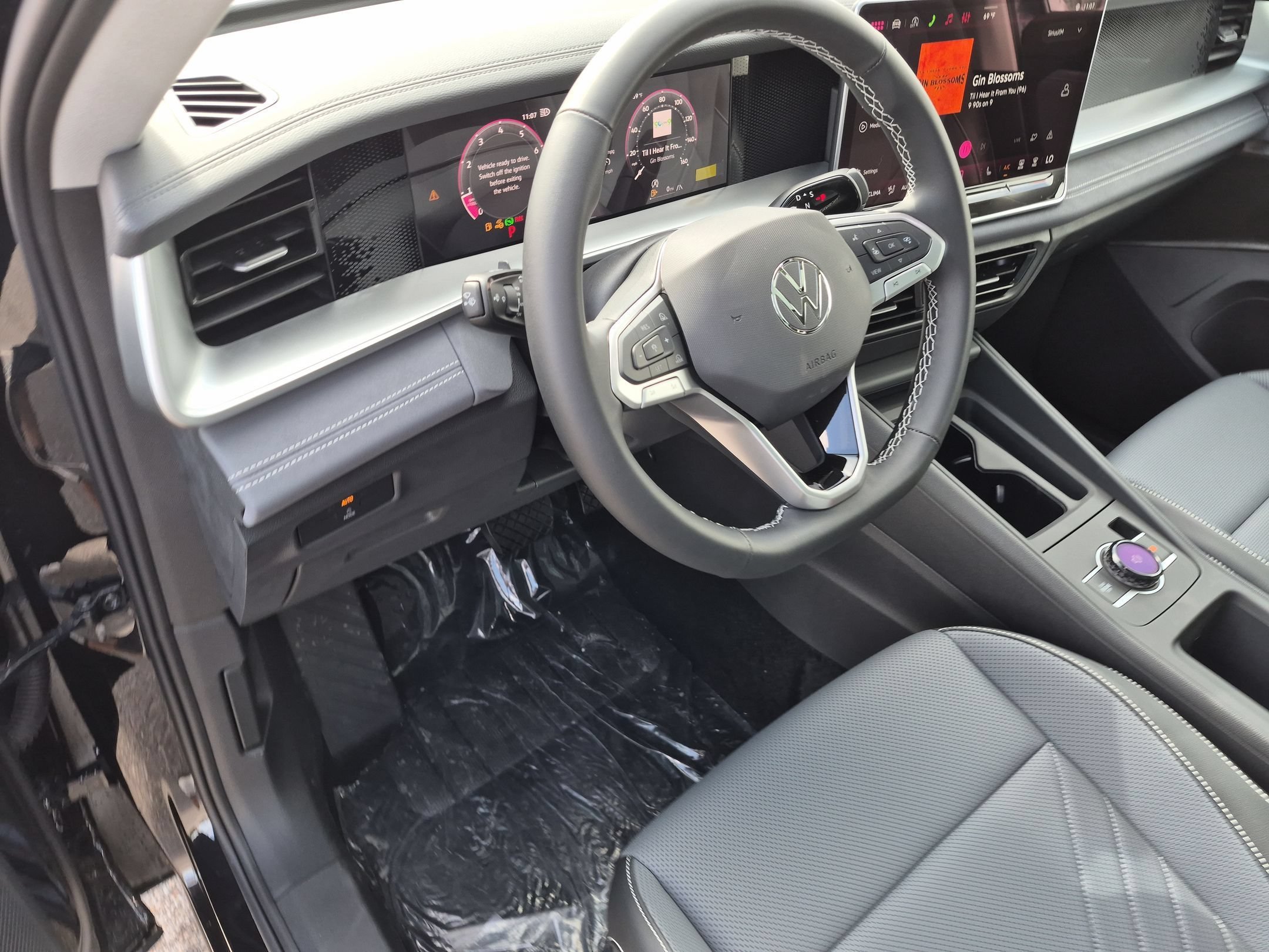 New 2026 Deep Black Pearl Volkswagen SE image 10