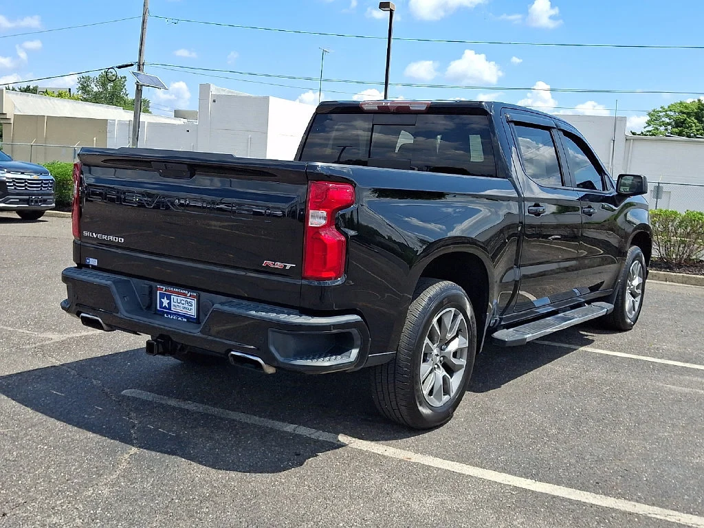 Used 2020 BLACK Chevrolet RST image 11