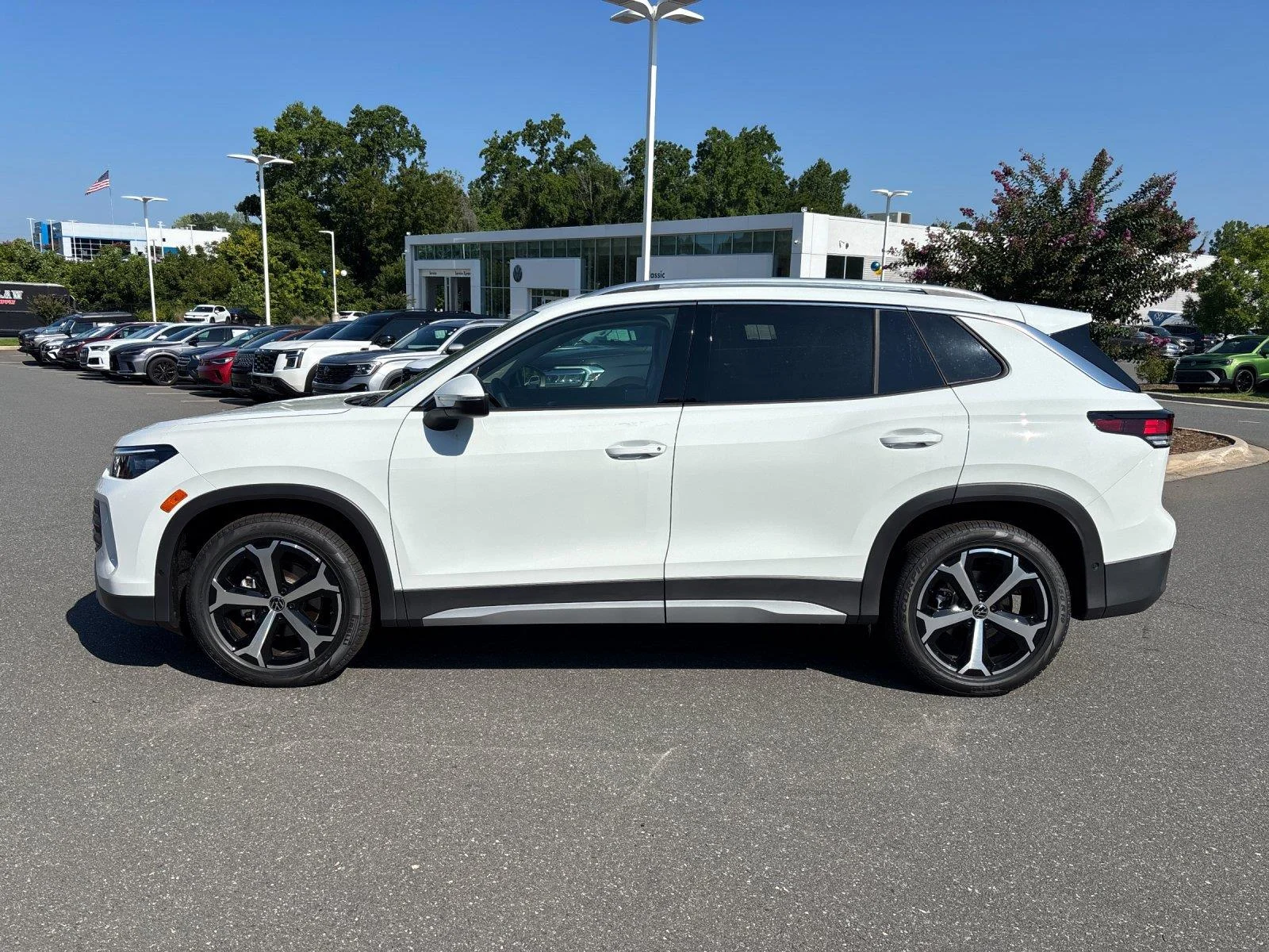 New 2026 Pure White Volkswagen SE image 2