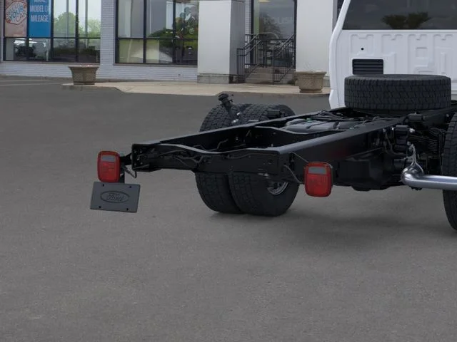 2025 Ford F-550 Super Duty Chassis Cab XL - Photo 21
