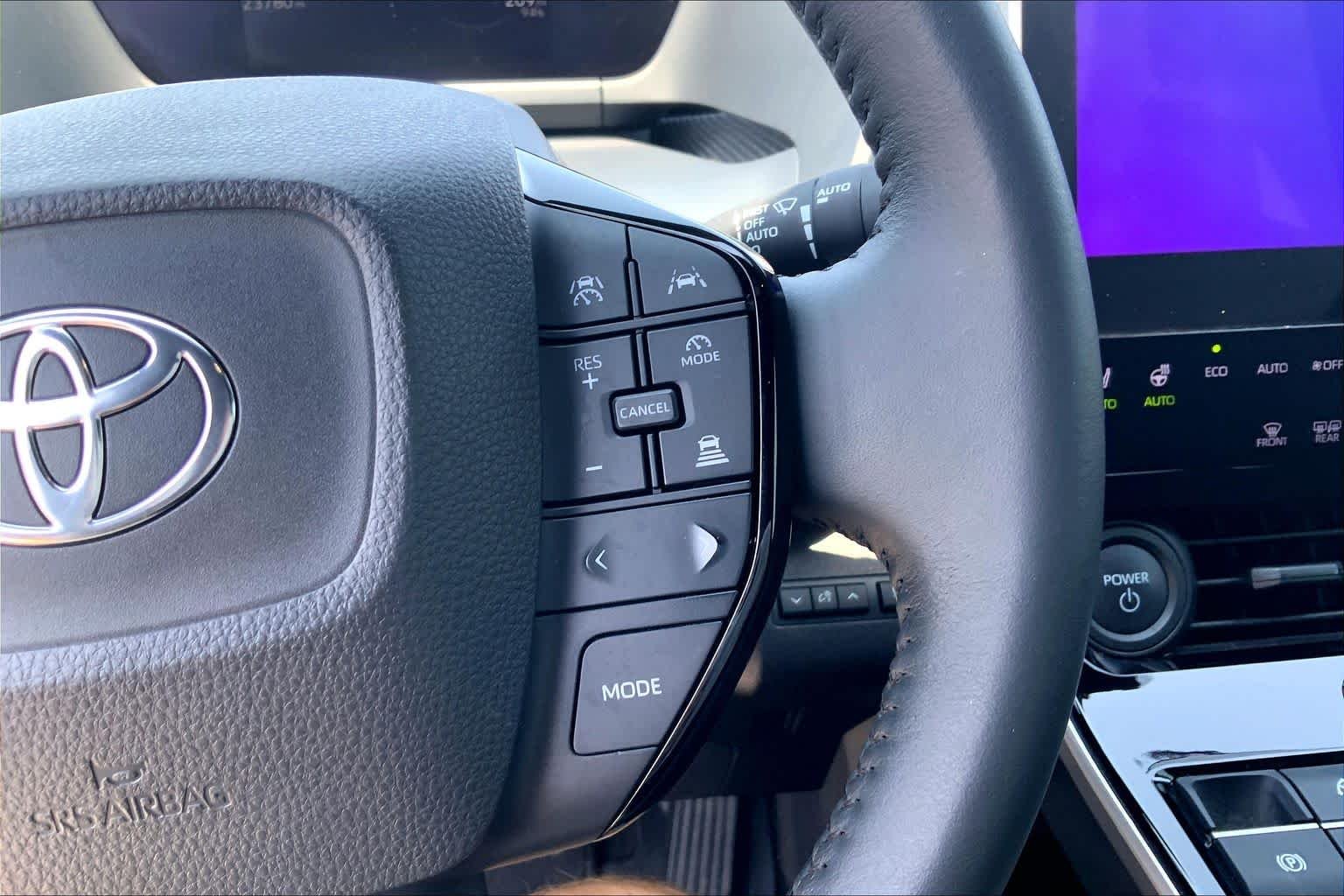 Used 2024 Wind Chill Pearl Toyota XLE image 24