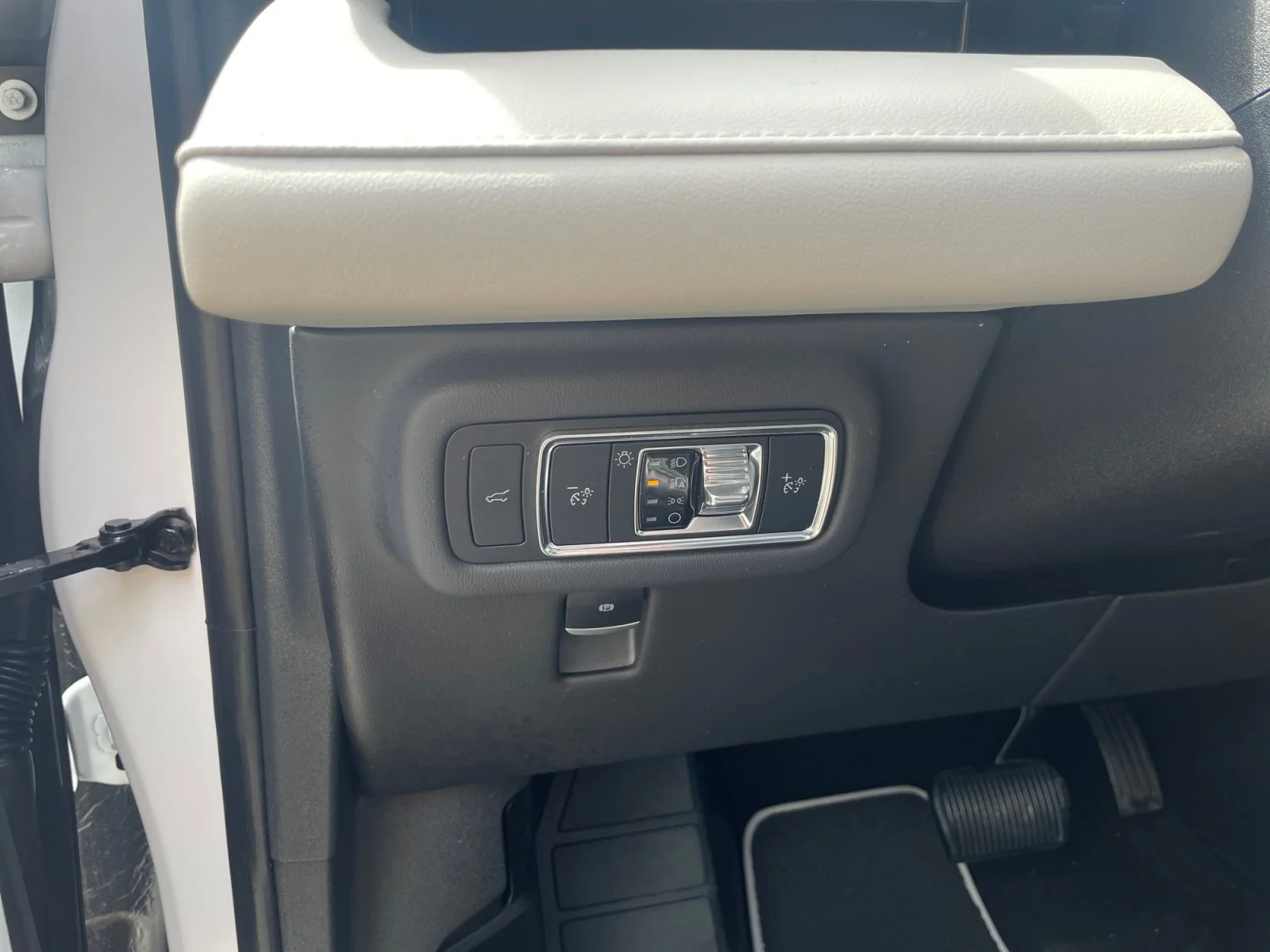Used 2025 WHITE Lincoln PREMIERE AWD image 16