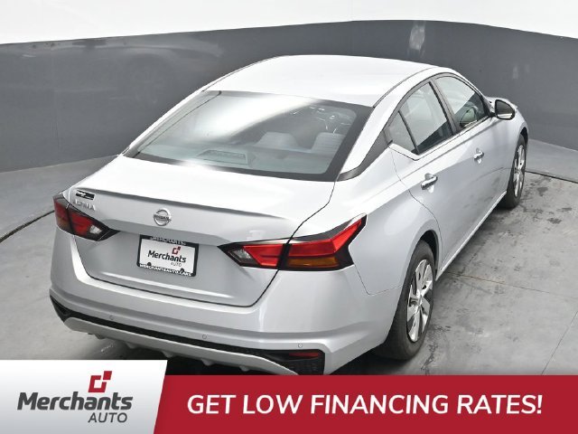 Used 2022 Silver Nissan 2.5 S image 32