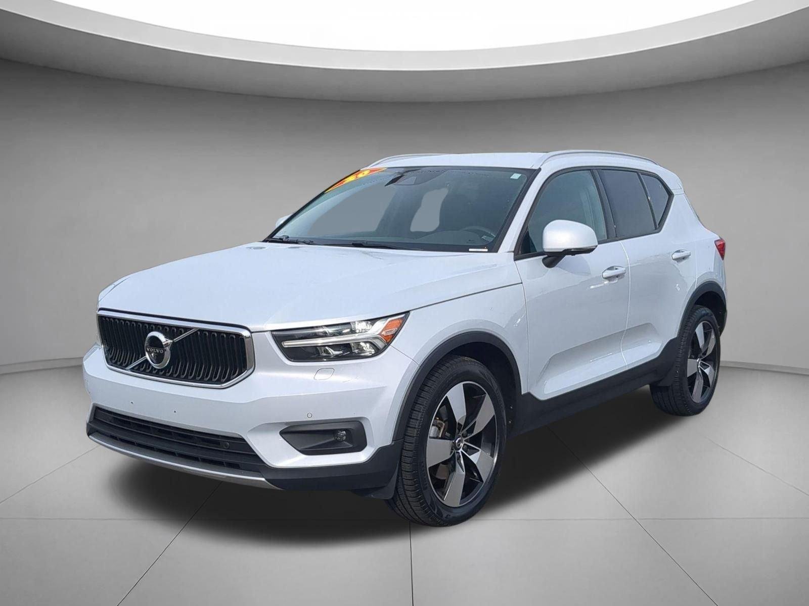 2020 Volvo XC40 T4 Momentum's photo