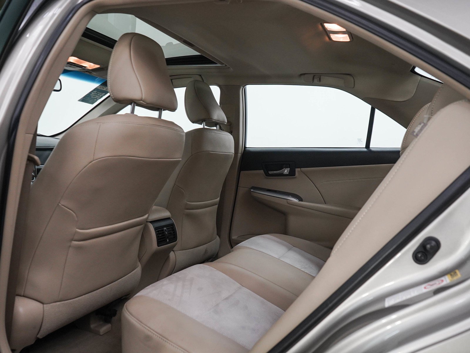 Used 2014 Creme Brulee Mica Toyota 4dr Sdn XLE (Natl) *Ltd Avail* image 17