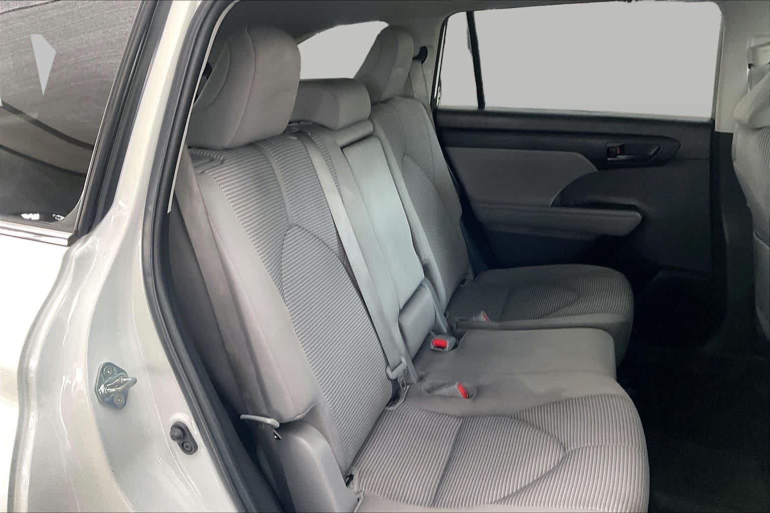 2022 Toyota Highlander L - Photo 20