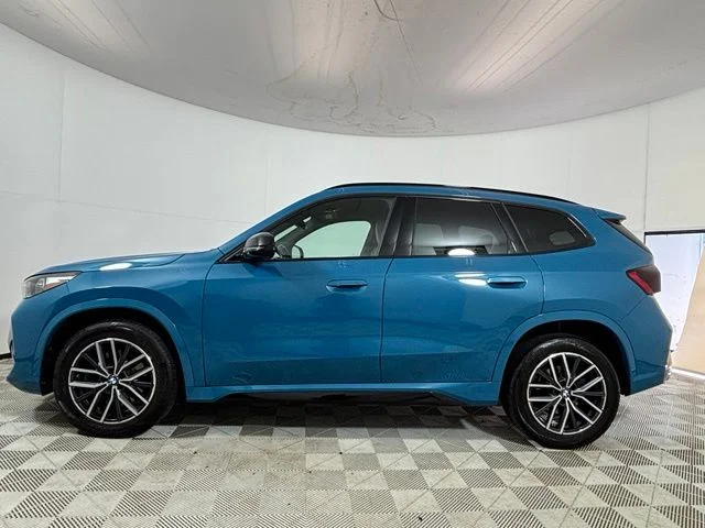 Used 2023 Blue Bay Lagoon Metallic BMW xDrive28i image 4