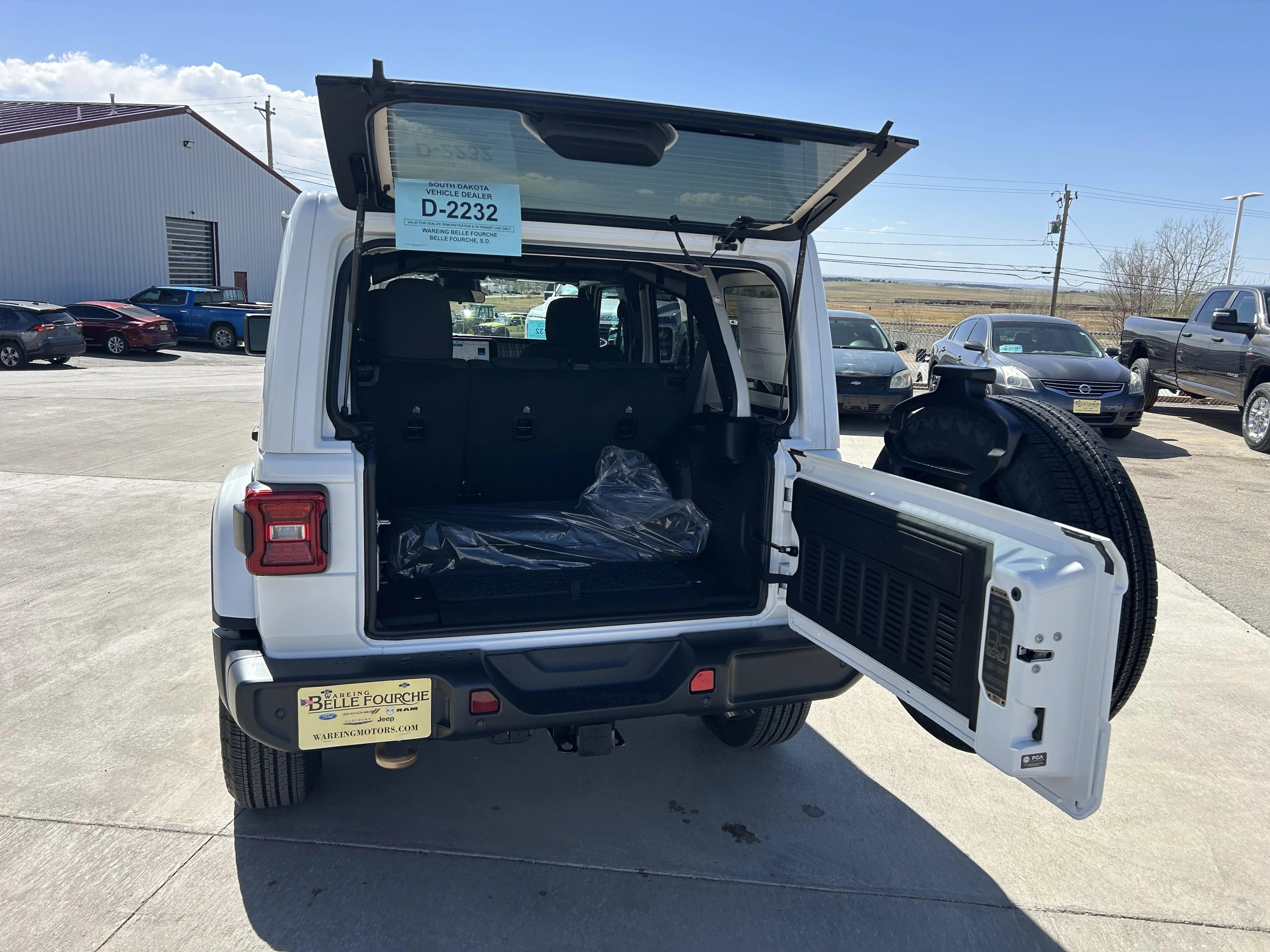 New 2026 Bright White Clear-Coat Exterior Paint Jeep 85th Anniversary image 8