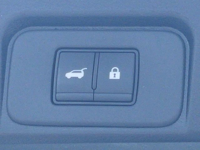 Used 2025 White Nissan SV image 9