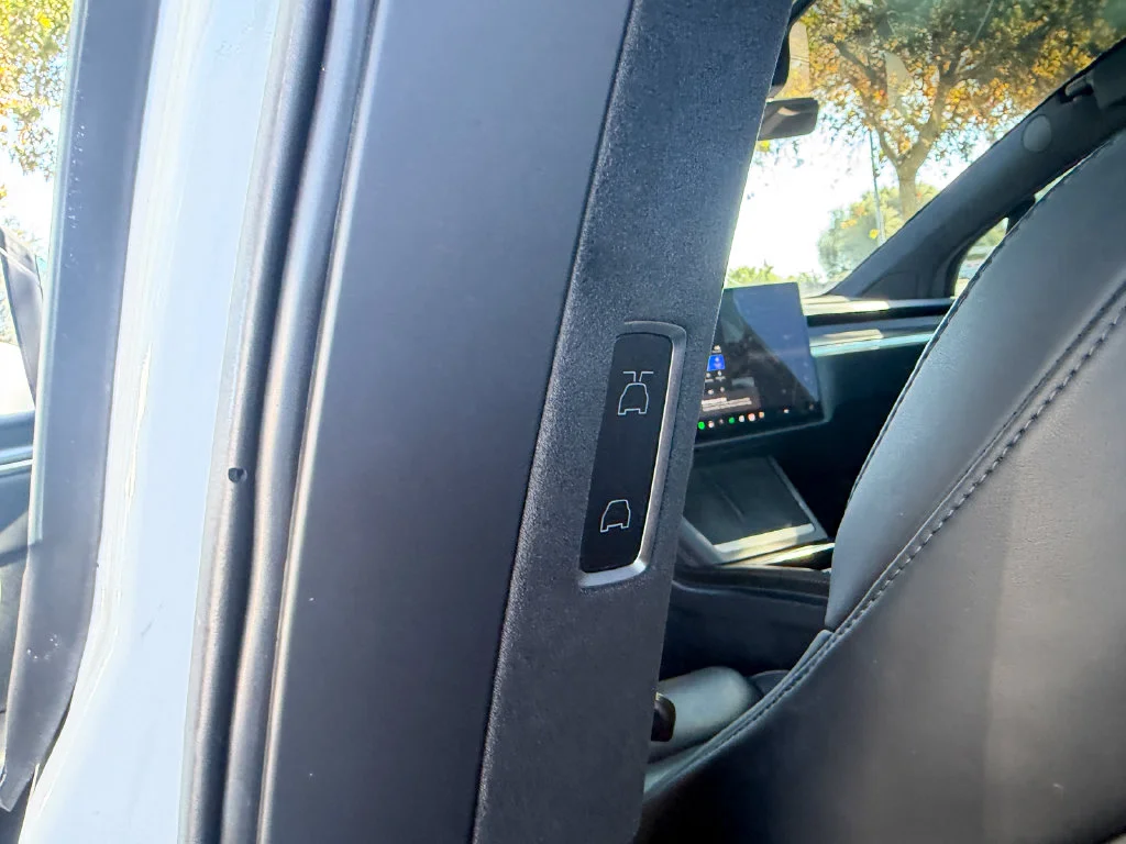 Used 2022 White Tesla Plaid image 24