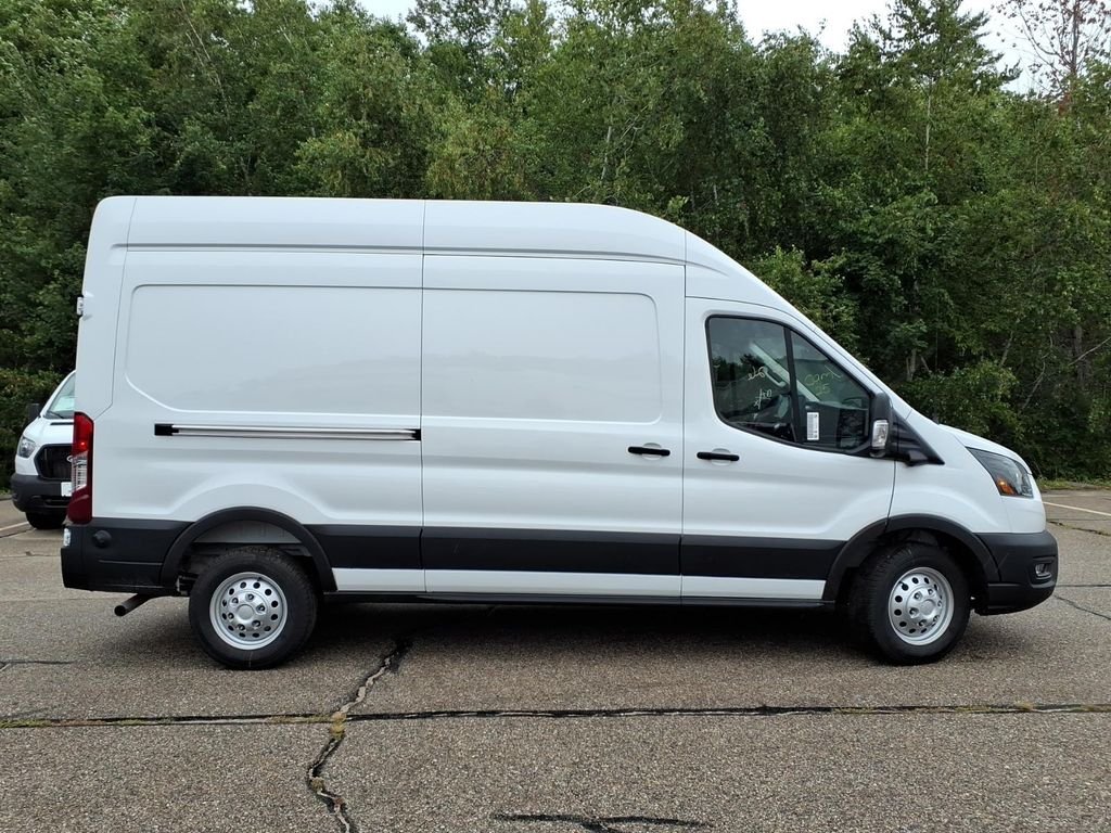 New 2026 Oxford White Ford Cargo Van image 4
