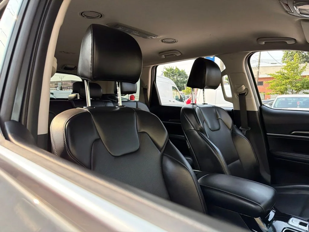 Used 2024 Silver Kia LX image 9