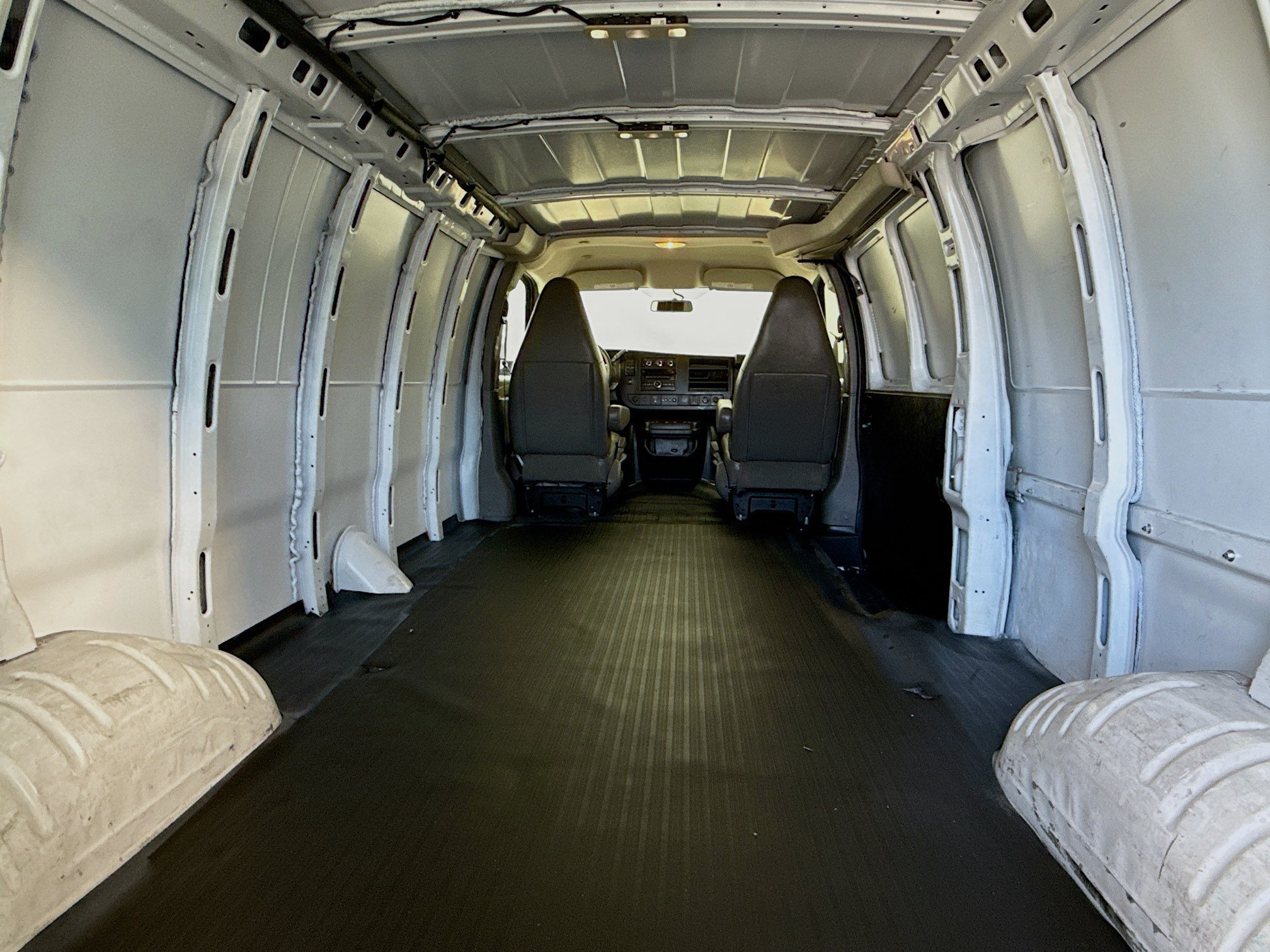Used 2020 Summit White Chevrolet WT image 24