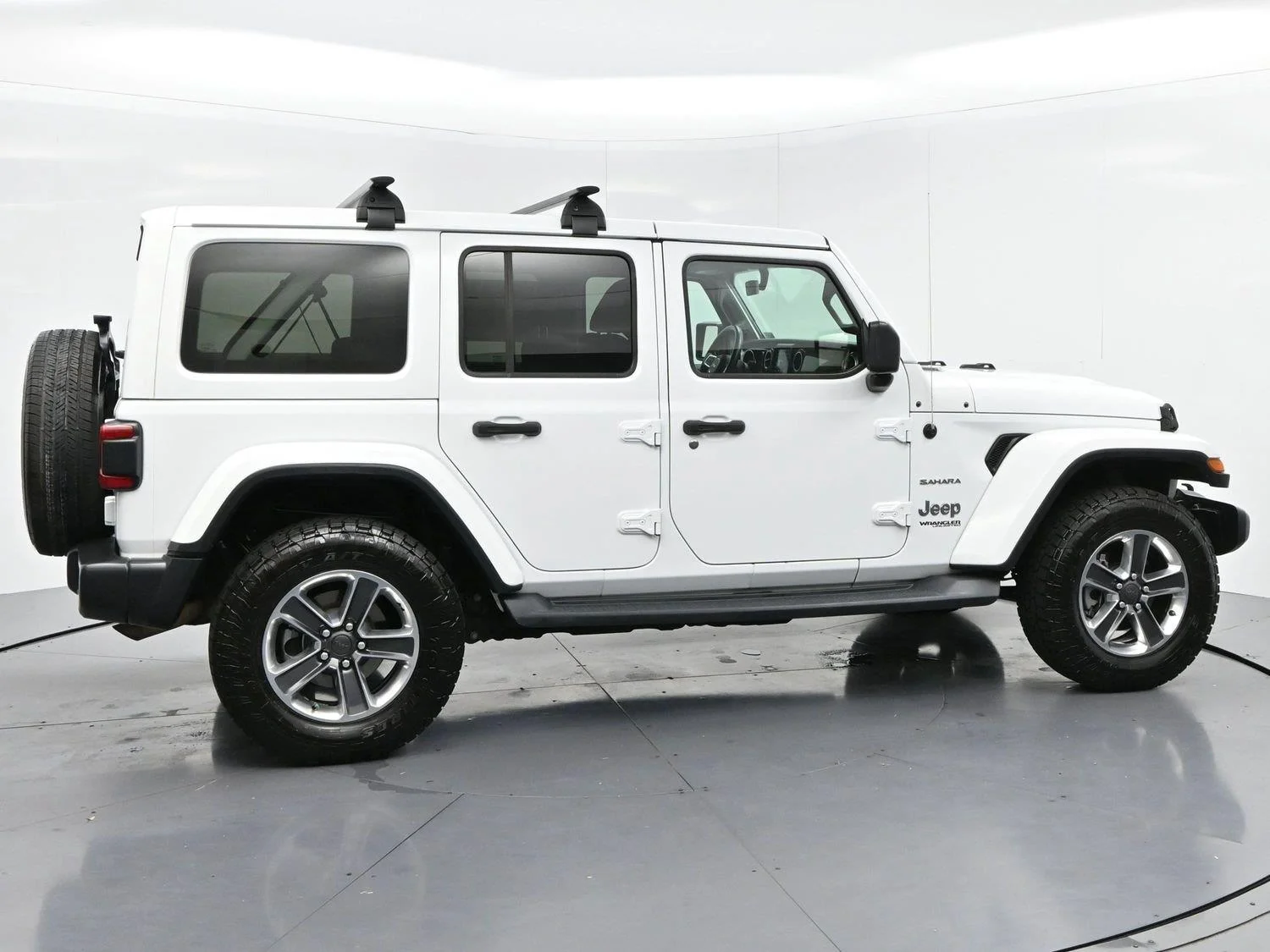 Used 2019 Bright White Clearcoat Jeep Sahara image 8