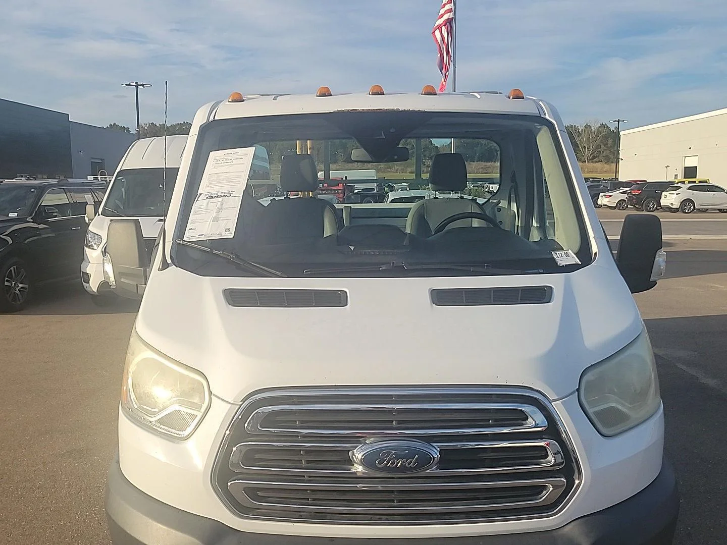Used 2016 Oxford White Ford T-350 138" 9950 GVWR DRW image 23