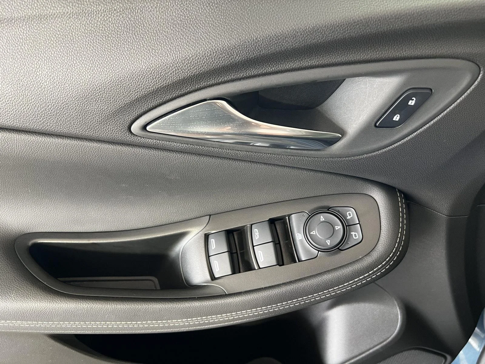 Used 2025 Ocean Blue Metallic Buick Preferred image 6