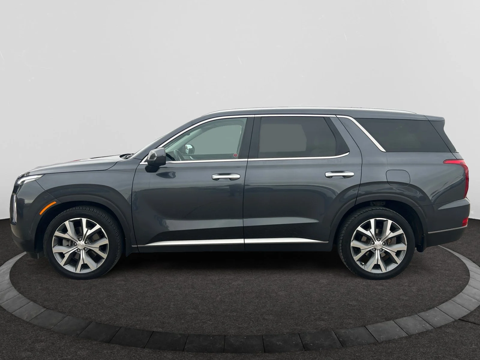 Used 2020 Gray Hyundai Luxury AWD image 2