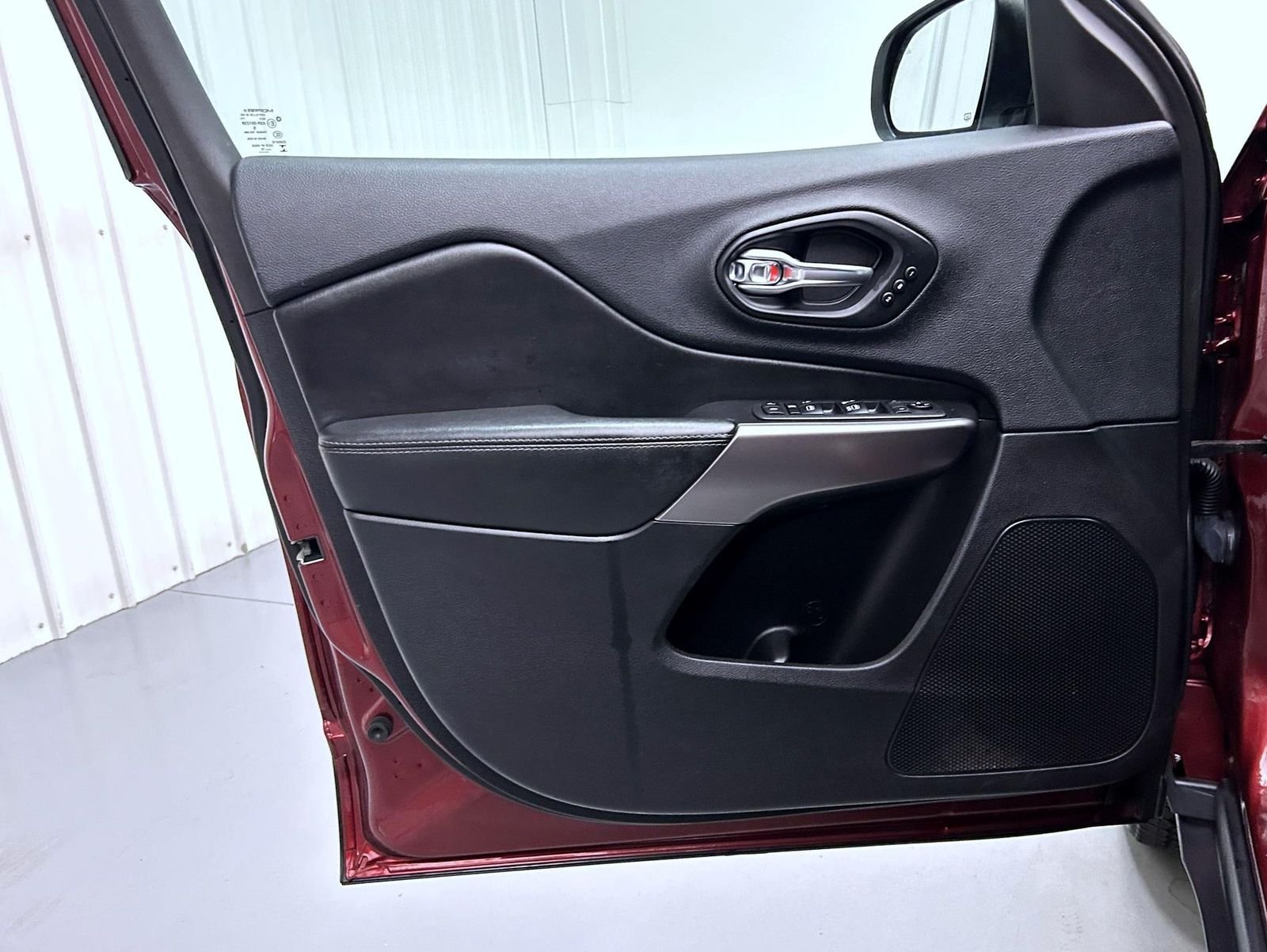 Used 2019 Red Jeep Limited image 9