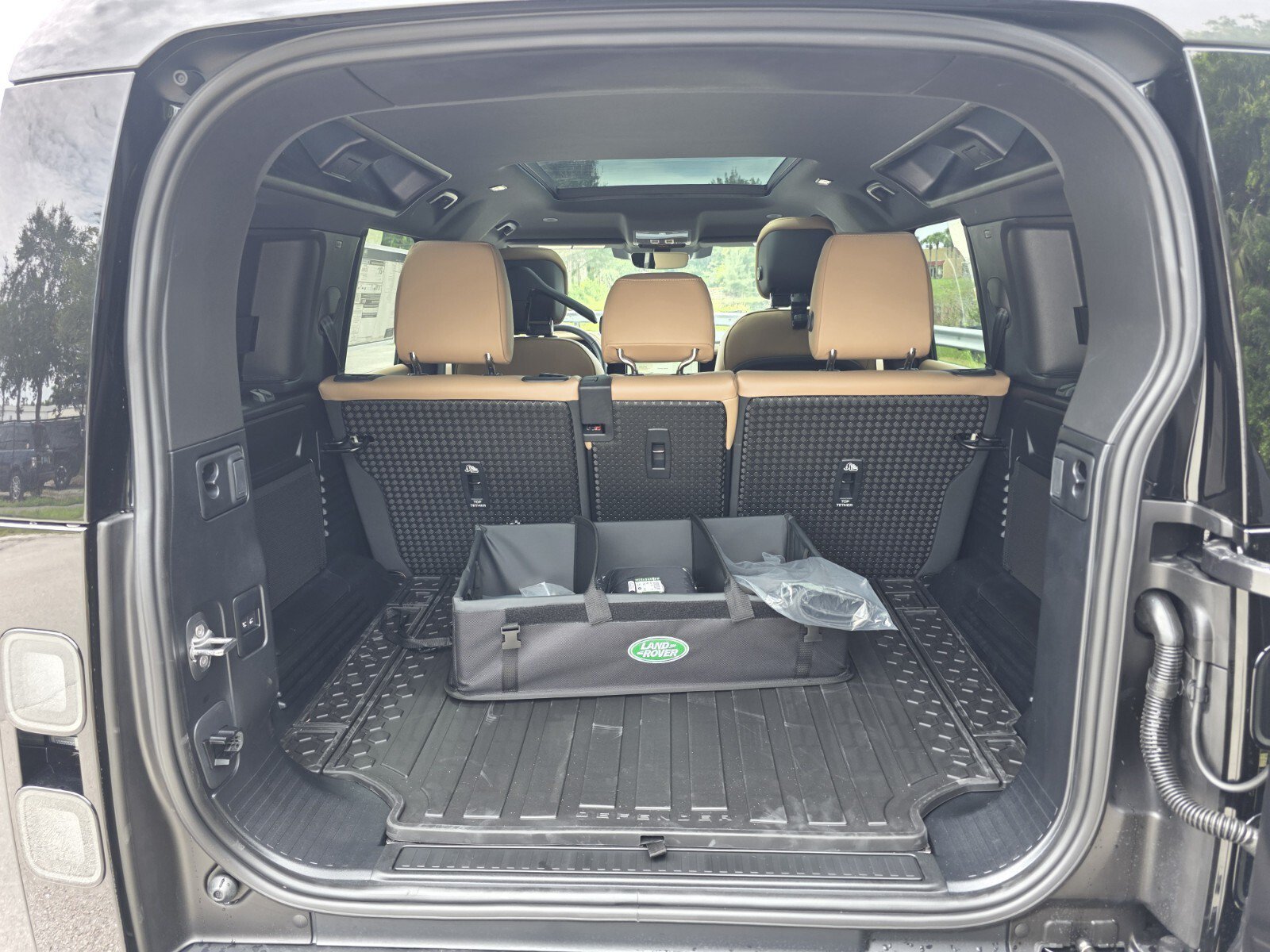 New 2026 Carpathian Grey Land Rover P400 X-Dynamic SE image 14