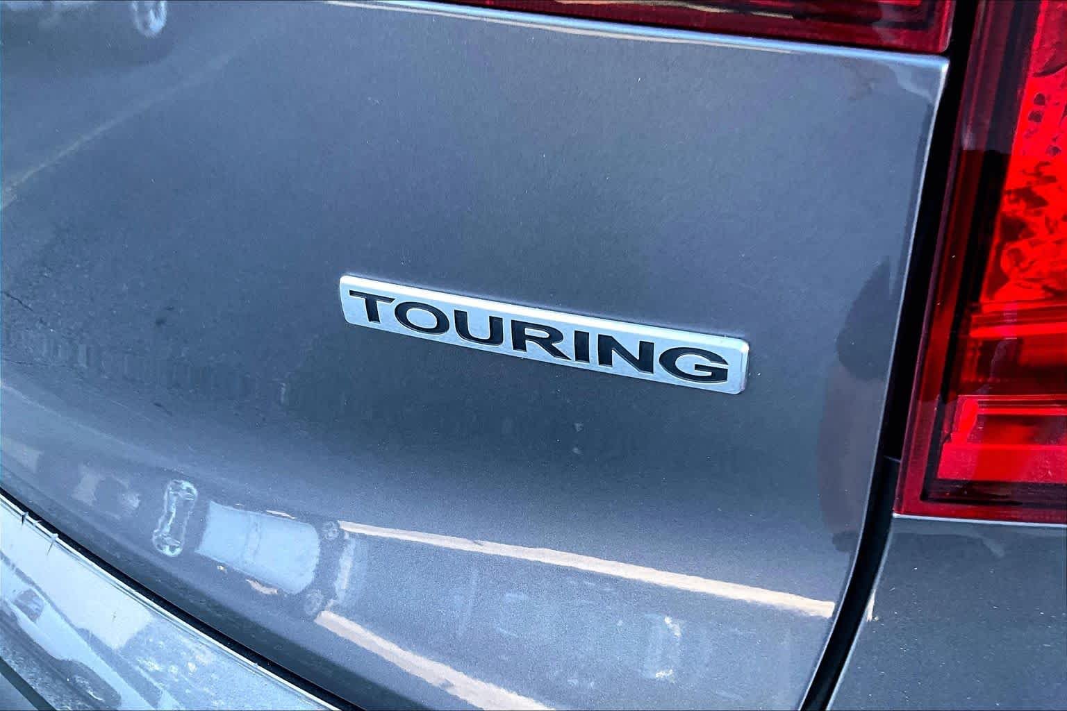 Used 2018 Crystal Black Pearl Honda Touring image 10