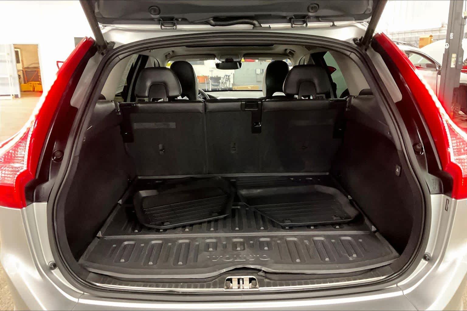 Used 2016 Bright Silver Metallic Volvo T5 Premier image 33