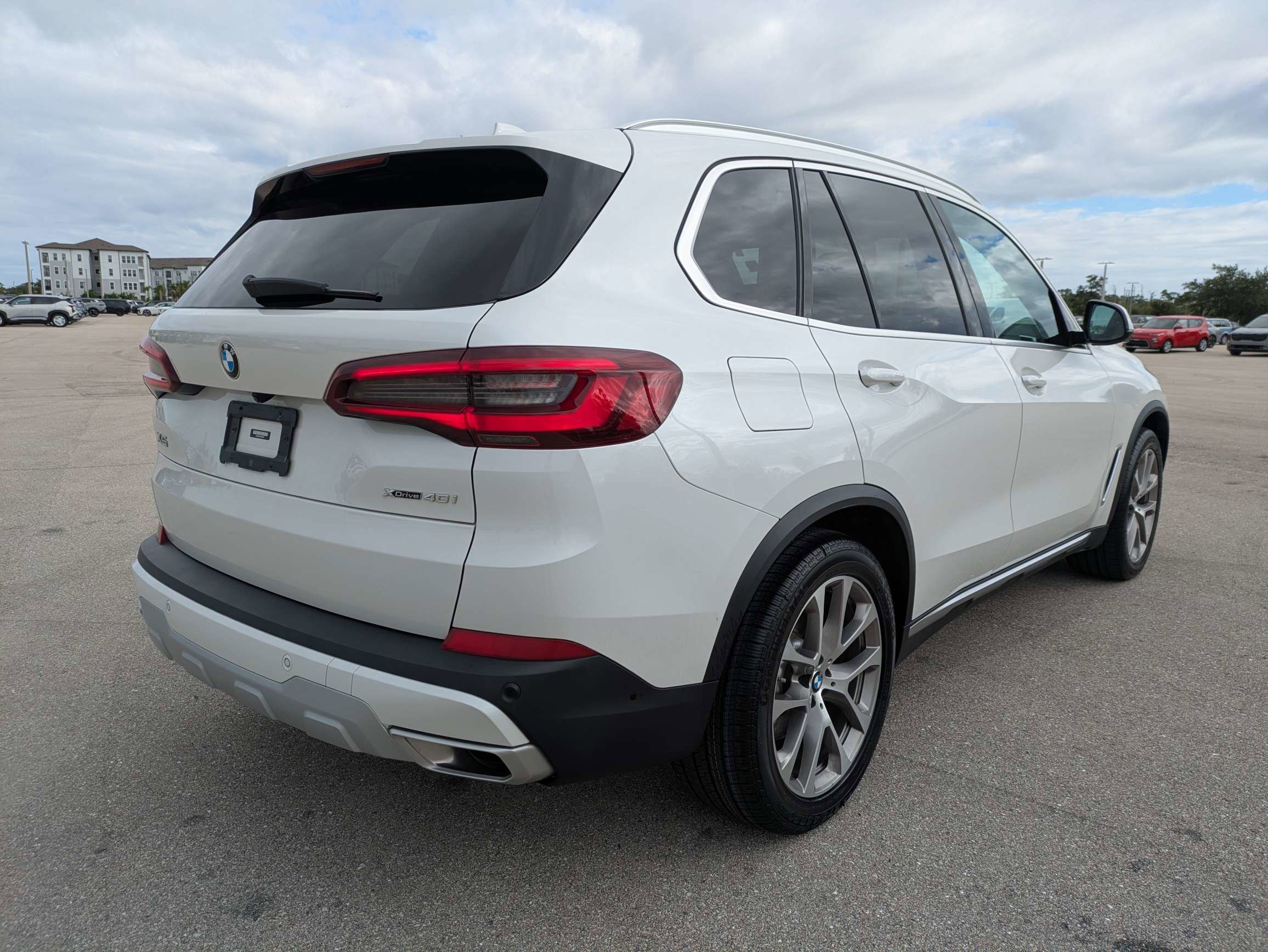 Used 2023 Mineral White Metallic BMW xDrive40i image 5
