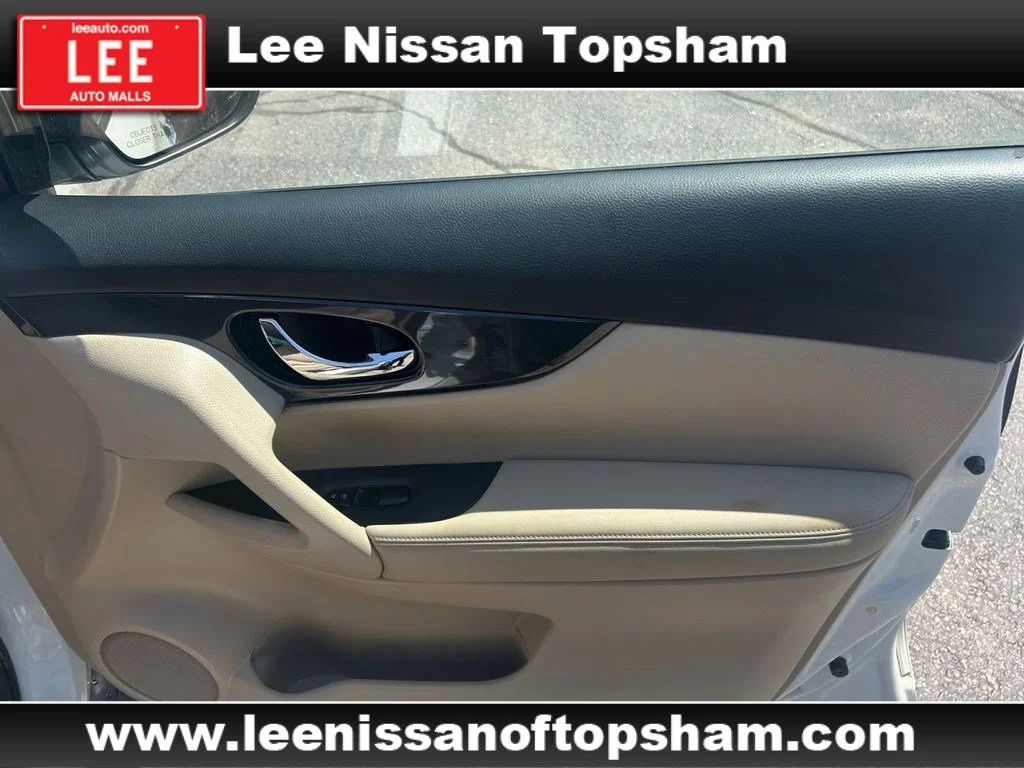 Used 2019 Pearl White Tricoat Nissan SV image 17