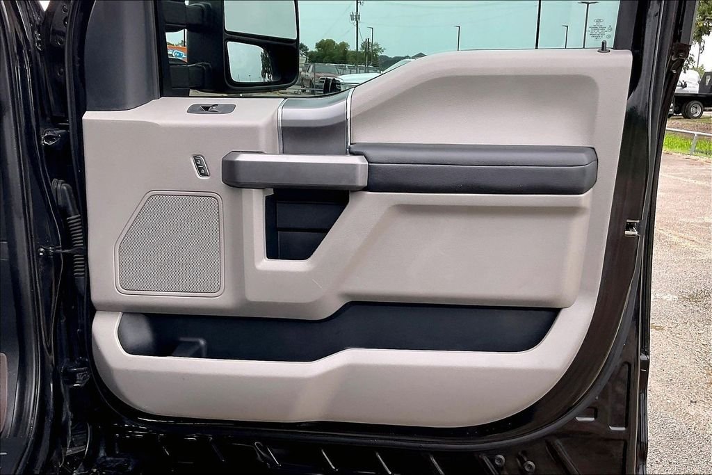 Used 2019 Agate Black Metallic Ford XLT image 29