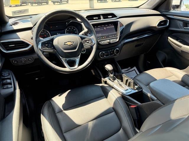 Used 2023 Iridescent Pearl Tricoat Chevrolet ACTIV image 9