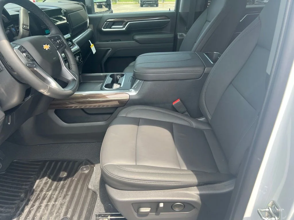 New 2026 Summit White Chevrolet LT image 20