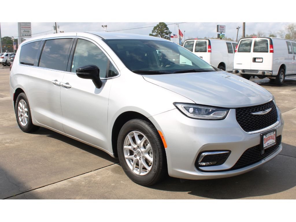 Used 2024 Silver Mist Clearcoat Chrysler Touring L image 22