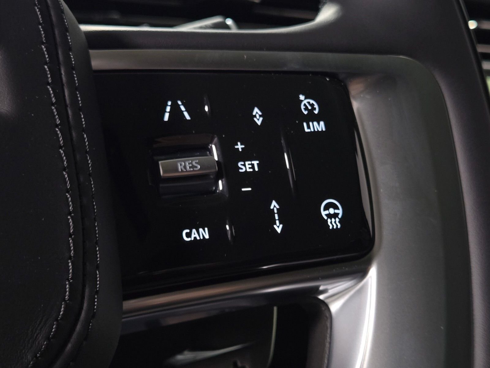 New 2026 Ostuni Pearl White Land Rover Autobiography image 25