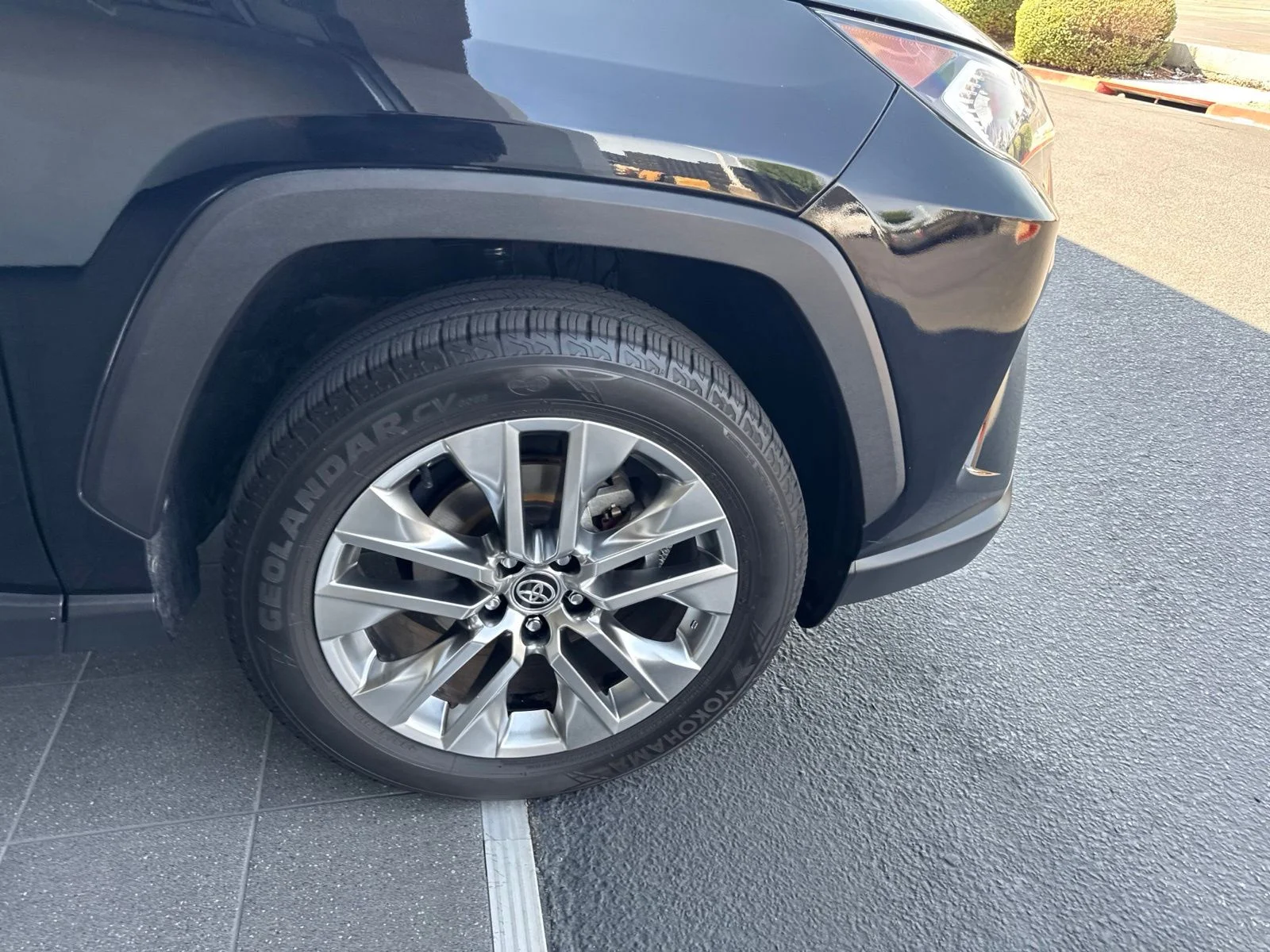 Used 2020 Midnight Black Metallic Toyota XLE Premium image 23