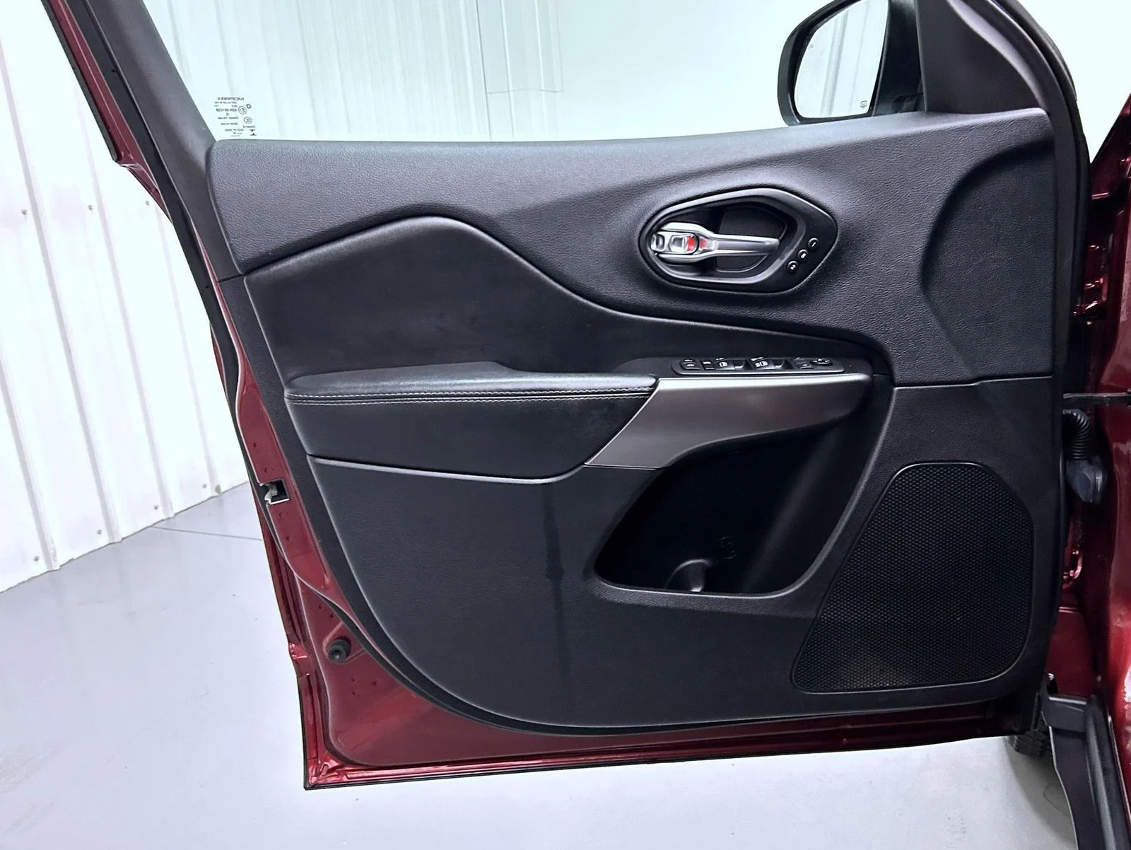 Used 2019 Red Jeep Limited image 9